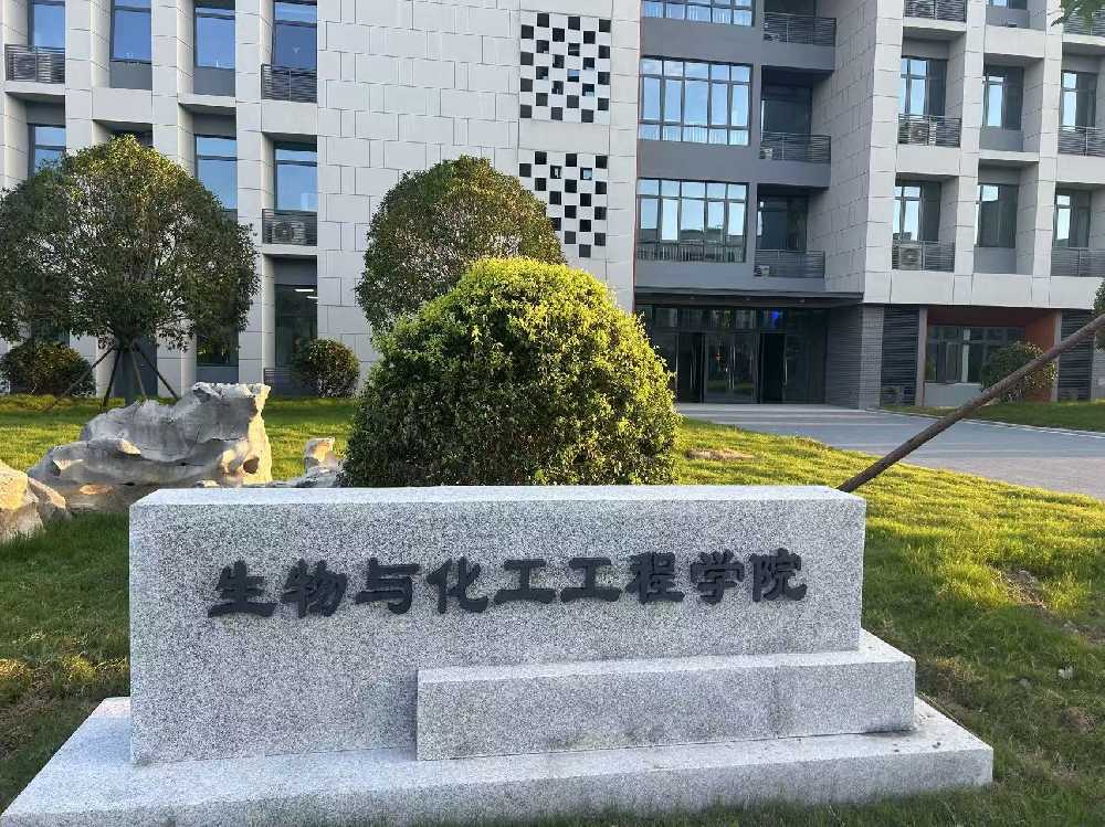 邵阳县扬州职业大学体育场高杆灯项目